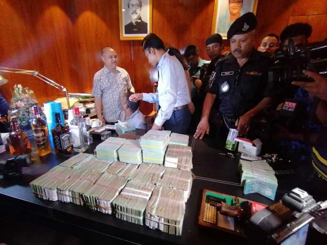 নগদ ১ কোটি ৮০লাখ টাকা, অস্ত্র ও ৭ দেহরক্ষীসহ আটক যুবলীগ নেতা শামীম